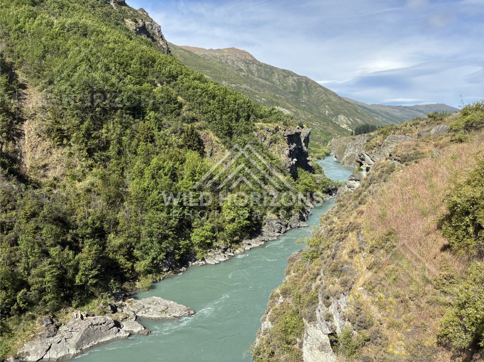 Sweeping River Bend near Kawarau Gorge near the Bungy Bridge. South Island, New Zealand