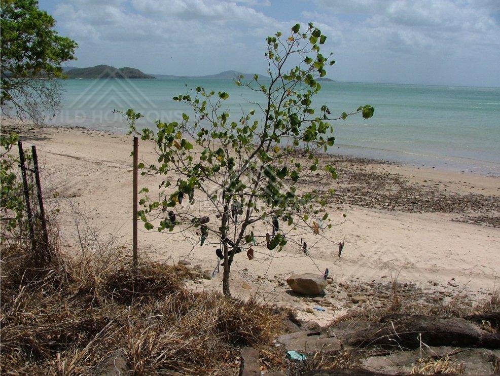 Tropical shoreline near Seisia at the tip of Cape York. Seisia, Australia.