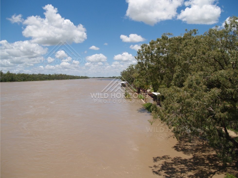 Swollen Fitzroy River panorama. Rockhampton, Australia.